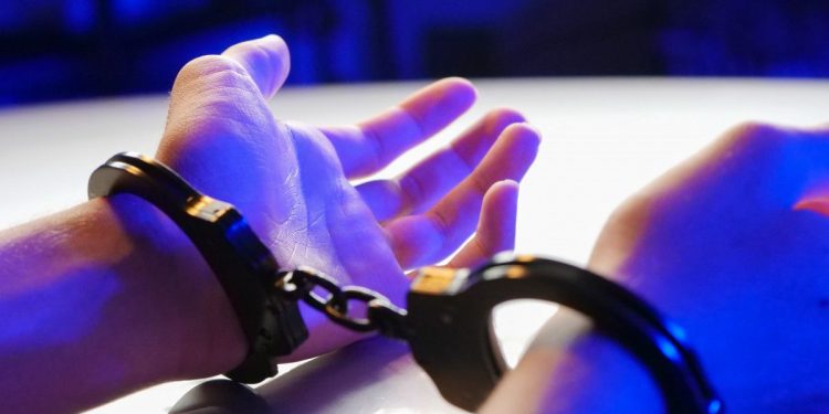 Двое молодых людей, 17 и 18 лет подозреваются в ограблениях. Пострадавшие оценили ущерб в 23 тыс. леев | VIDEO