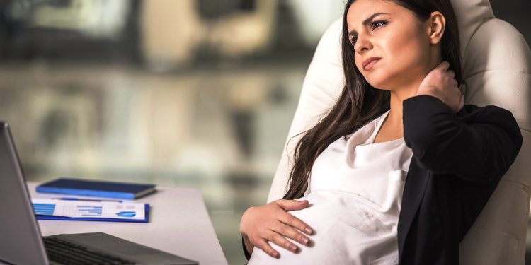 Sindicatele se opun inițiativei prin care gravidele vor putea lucra până în ultima zi de sarcină