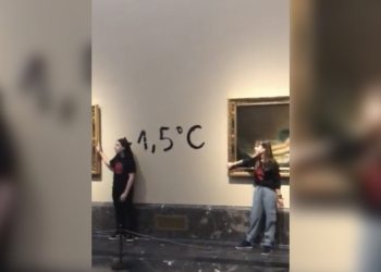 В музее Прадо в Мадриде экоактивисты приклеились руками к двум картинам Франсиско Гойи