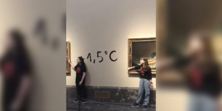 В музее Прадо в Мадриде экоактивисты приклеились руками к двум картинам Франсиско Гойи