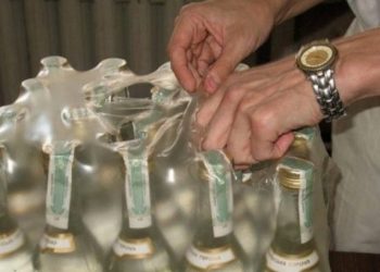 Конфтрафактный алкоголь на рынке: в Гагаузии задержали банду “самогонщиков”