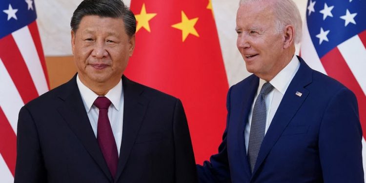 Джо Байден и Си Цзиньпин встретились на Бали перед саммитом G20. Они выступили против угроз применения ядерного оружия в Украине