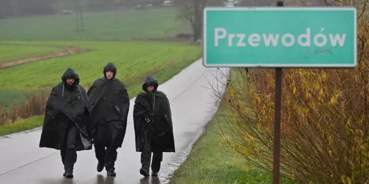 Дуда заявил, что Киев может наблюдать, но не расследовать падение ракеты