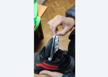 A încercat să treacă frontiera cu acte false, ascunse în încălțăminte: Un tânăr, prins la vamă