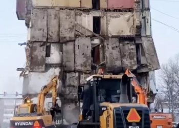 При взрыве газа в жилом доме на Сахалине погибло 9 человек | VIDEO