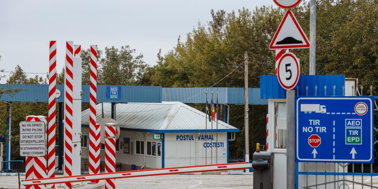 35 de tentative de trafic ilicit de mărfuri, prevenite de angajații Serviciului Vamal în ultima săptămână