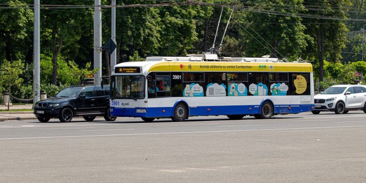 Trafic suspendat pe o stradă importantă din Capitală. Cum va circula transportul public