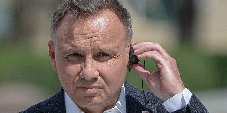 Пранкеры Вован и Лексус, выдая себя за Макрона, поговорили с президентом Польши Анджеем Дудой | VIDEO