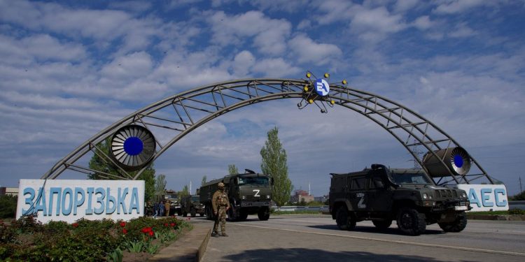 Россия и Украина обвинили друг друга в новых обстрелах Запорожской АЭС