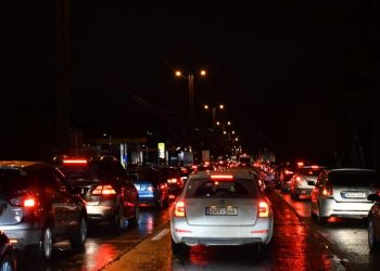 Ambuteiaje infernale, semafoare nefuncționale și oameni blocați în lifturi. Deconectările masive de energie electrică au creat prăpăd în capitală și în țară | VIDEO