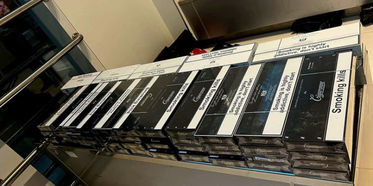 Un ucrainean, prins cu valiza plină cu țigări la Aeroport