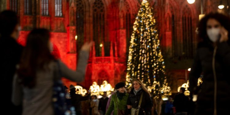 Criza energetică ia din strălucirea târgurilor de Crăciun din Europa. Cum sunt luminate în acest an Paris, Londra sau Viena