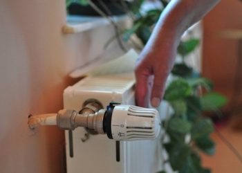 În capitală, a început conectarea la căldură a blocurilor locative: Temperatura va fi reglată în funcție de vremea de afară | VIDEO