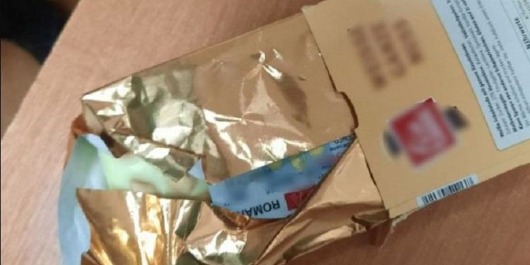 Acte falsificate, camuflate în ambalajul unor ciocolate