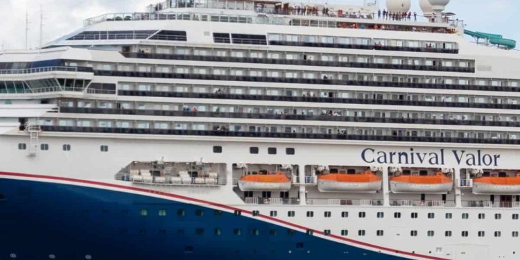 Un bărbat care a căzut de pe un vas de croazieră a fost găsit și salvat după 30 de ore