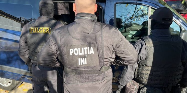 Doi cetățeni de origine azeră reținuți de poliție, urmează a fi expulzați din Republica Moldova și declarați indezirabili