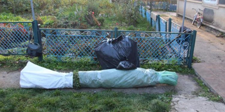 Droguri de jumătate de mil. lei, depistate în podul unei case din Ungheni: Bărbatul de 82 de ani, cercetat în stare de libertate