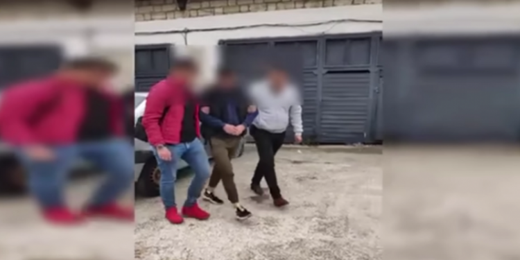 Un bărbat, anunțat în căutare națională, reținut: Este acuzat că și-ar fi traficat sexual concubina timp de un an