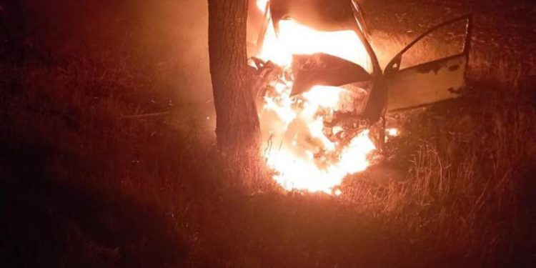 Un tânăr a murit după ce mașina în care se afla s-a izbit de un copac și a luat foc, la Căușeni