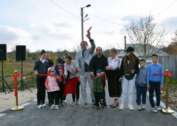 „Nu ne ajung cuvinte să ne exprimăm bucuria, mulțumim mult”. Datorită efortului echipei lui Ilan Șor, un drum din satul Ghetlova, raionul Orhei a fost reparat și dat în exploatare | VIDEO