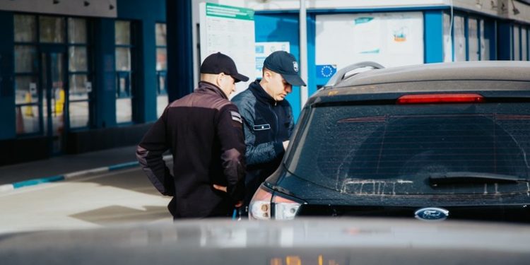 Peste 51 000 de traversări, înregistrate în ultimele 24 de ore la punctele de trecere a frontierei. Ce nereguli au fost depistate