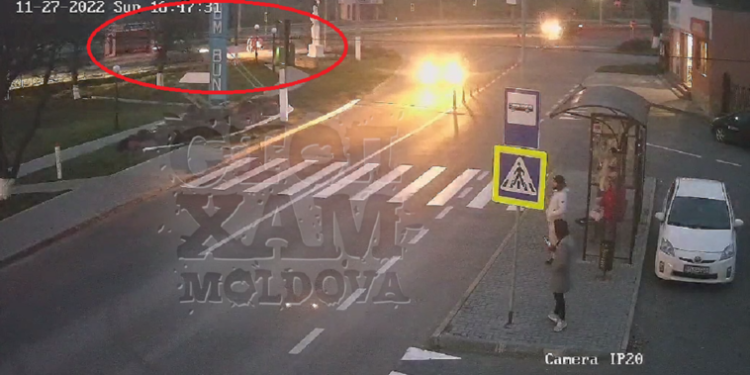 Două femei spulberate de un automobil pe o trecere de pietoni din Ciorescu. O persoană a decedat pe loc