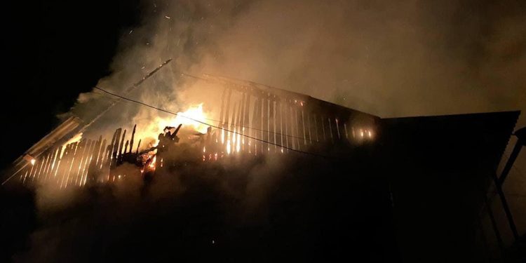 Noi detalii de la incendiul din satul Morovaia, raionul Orhei. Pompierii au reușit să prevină o explozie | VIDEO