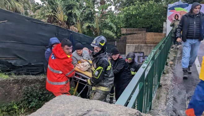 Opt morți în insula italiană Ischia. Un versant a luat-o la vale și a îngropat case și mașini