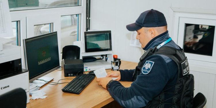 Acte falsificate, ridicate la trecerea frontierei de stat