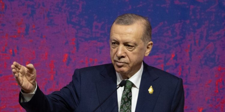 Erdogan anunță un atac terestru împotriva militanţilor kurzi din Siria: Îi vom elimina cu tancurile noastre, cu soldaţii