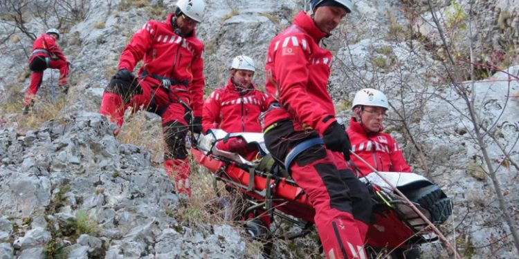 În Romînia doi oameni au murit pe munte în ultimele 24 de ore, unul a fost găsit împușcat