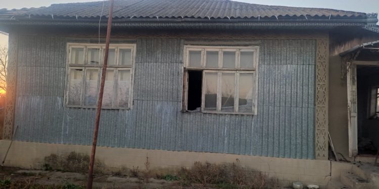 Locuință cuprinsă de flăcări, în raionul Drochia: Un bărbat, găsit carbonizat