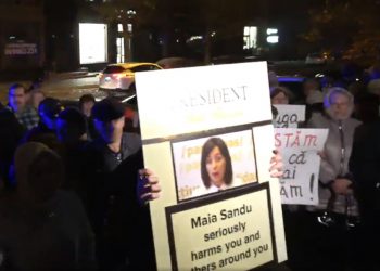 Un nou flashmob organizat de membrii și simpatizanții partidului „ȘOR” în fața ANRE, împotriva majorărilor tarifului la electricitate | VIDEO