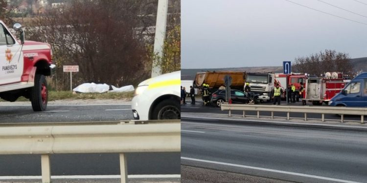 Mașină, ajunsă sub roțile unui camion în apropiere de Chișinău: O persoană ar fi decedat