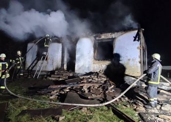 Tragedie într-o familie din raionul Edineț: Un copil de patru ani, dar și bunica lui de 60 de ani au ars de vii în casă