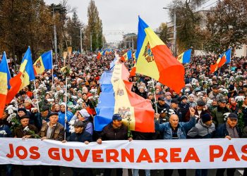 A noua duminică de proteste antiguvernamentale: Manifestanții au organizat un marș în centrul capitalei, cerând demisia guvernării șuia  conducerii mai multor instituții de stat | VIDEO