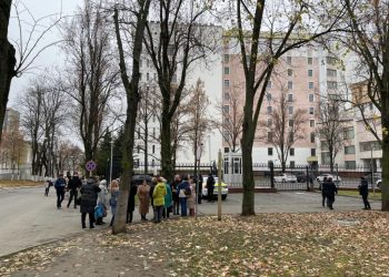 Сегодня днем из здания парламента были эвакуированы все работники. Что случилось? | VIDEO