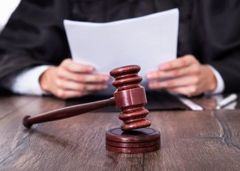 Сотрудницу Управления образования признали виновной в активной коррупции