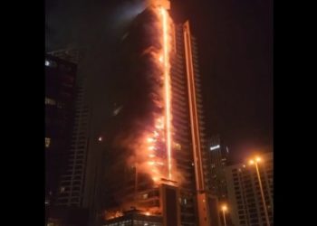Incendiu puternic la un zgârie-nori din Dubai, aflat lângă Burj Khalifa | VIDEO