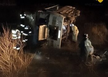 Пассажирский автобус упал в кювет в российском регионе