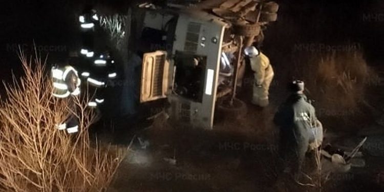 Пассажирский автобус упал в кювет в российском регионе