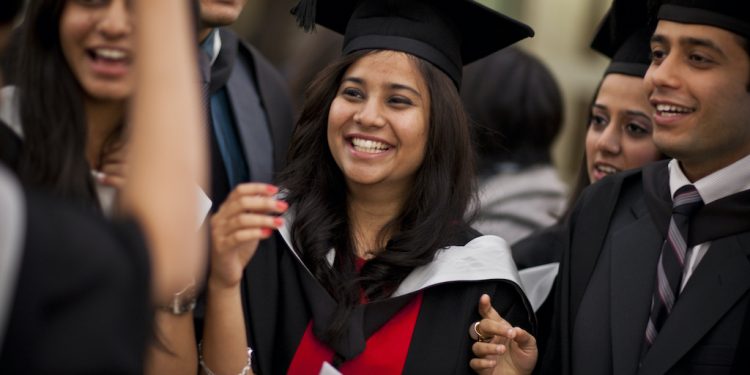 Marea Britanie ar putea refuza studenții străini care nu sunt admiși la o „universitate de top”. În culisele discuțiilor anti-migrație