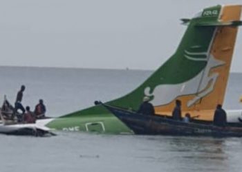 Un avion s-a prăbuşit în Lacul Victoria din Tanzania. 15 persoane au fost salvate