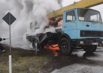 В Гагаузии три пожарных расчета тушили загоревшийся грузовик