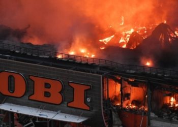 В России в торговом центре «Мега Химки» произошел пожар. Один человек погиб