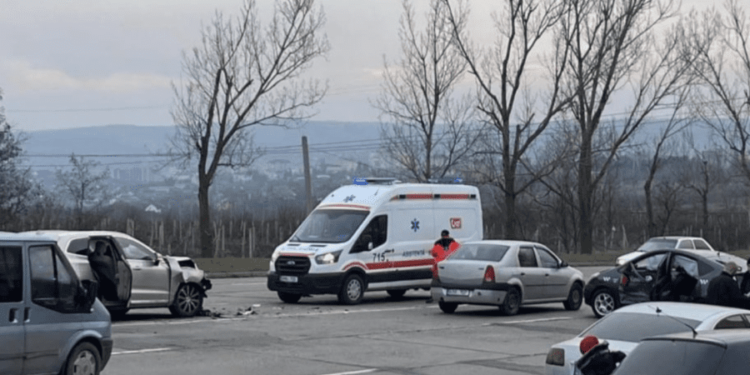 Серьезная авария в Яловенах: Пострадали три человека, в том числе подросток | VIDEO