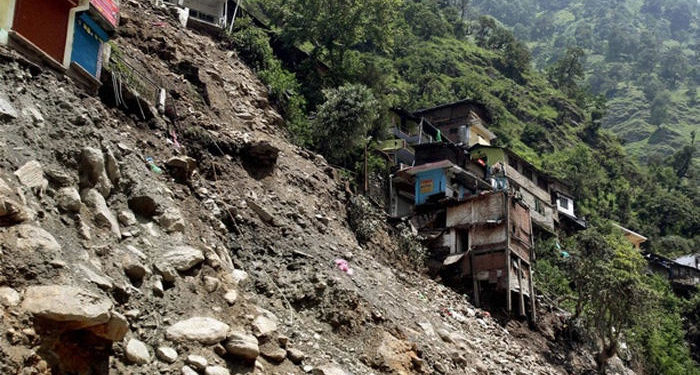 В Малайзии в результате схода оползня погибли 17 туристов