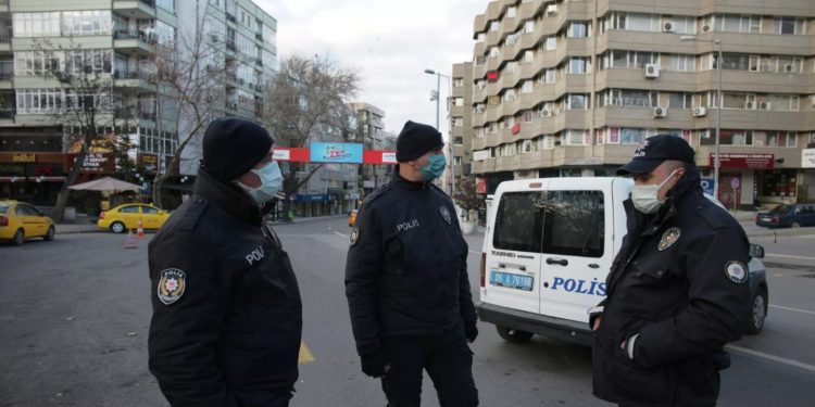 В турецком Диярбакыре произошел теракт – ранены девять полицейских