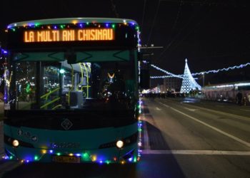 В столице будут курсировать троллейбусы и автобусы, украшенные новогодними гирляндами