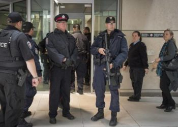 В Канаде восемь девочек-подростков подозревают в убийстве мужчины